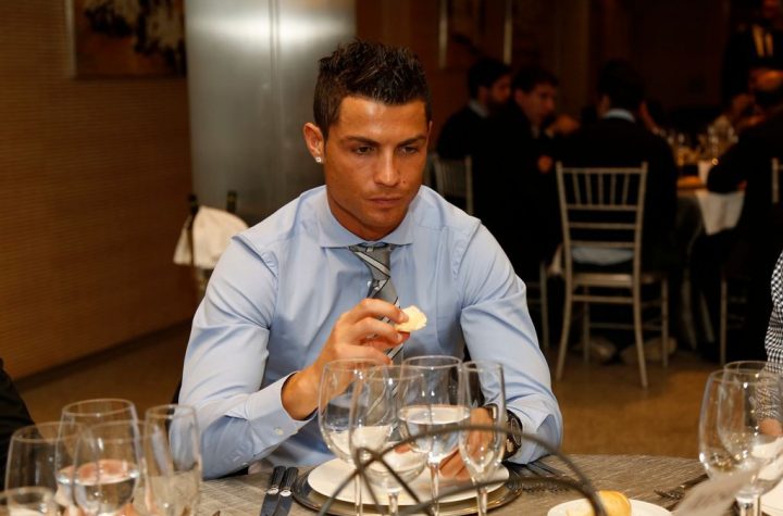 Học tập chế độ ăn ngủ của Ronaldo để có thể lực tốt